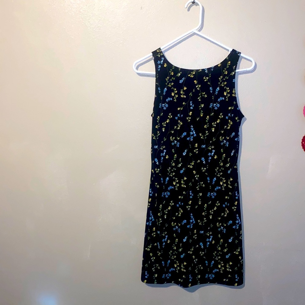 BYER TOO! California. 100% Polyester. NOT see-thru. Free-form flower buds.